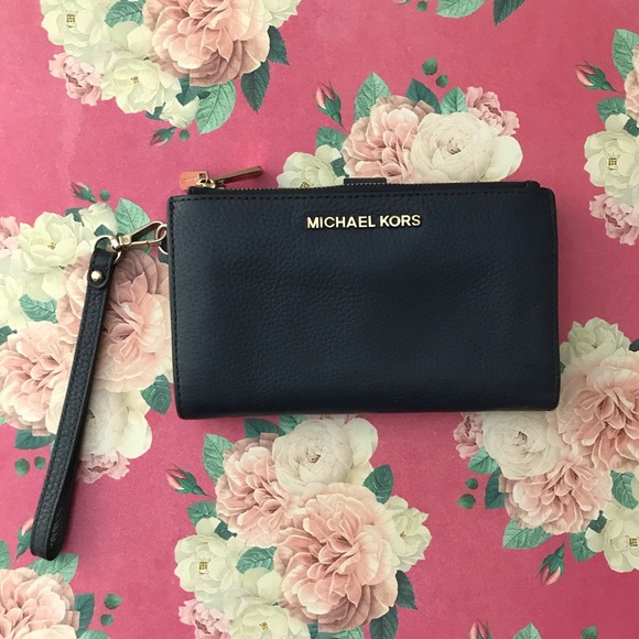 MICHAEL Michael Kors Handbags - MICHAEL KORS Adele Leather Smartphone Wallet